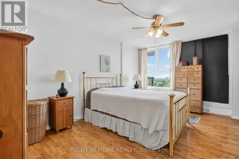 1785 Frobisher Lane Ottawa ON K1G 3T7
