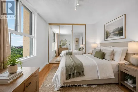 1785 Frobisher Lane Ottawa ON K1G 3T7