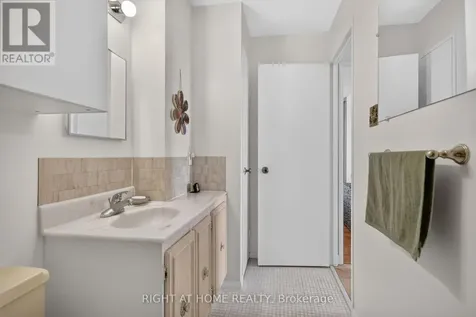 1785 Frobisher Lane Ottawa ON K1G 3T7