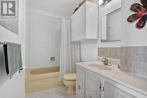 1785 Frobisher Lane Ottawa ON K1G 3T7