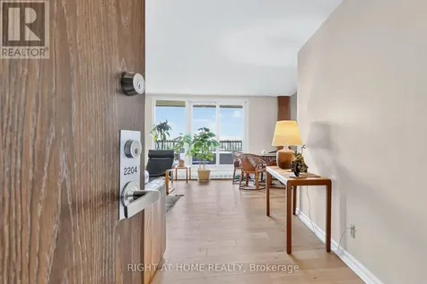 1785 Frobisher Lane Ottawa ON K1G 3T7