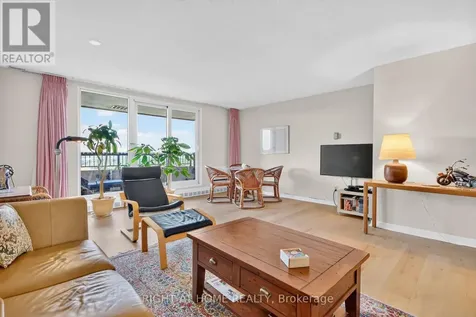 1785 Frobisher Lane Ottawa ON K1G 3T7
