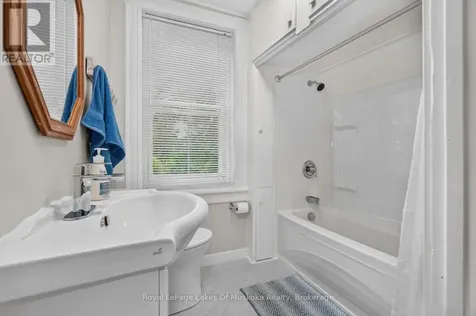 21 Lakeview Avenue West Kearney ON P0A 1M0