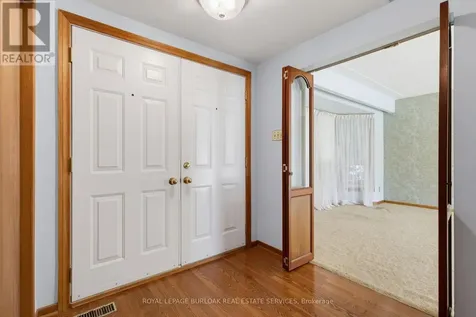 258 Camelot Drive Burlington (shoreacres) ON L7L 2G1