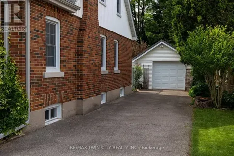 21 Baldwin Avenue Brantford ON N3S 1H6