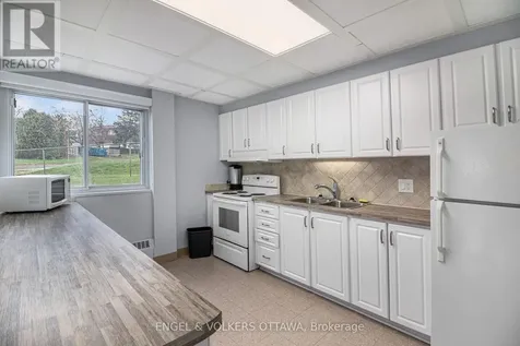 915 Elmsmere Road Ottawa ON K1J 8H8