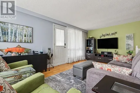 915 Elmsmere Road Ottawa ON K1J 8H8