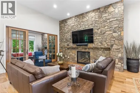 44 Pioneer Ridge Drive Kitchener ON N2P 0G6