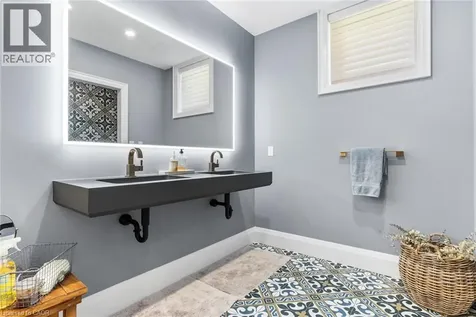 44 Pioneer Ridge Drive Kitchener ON N2P 0G6