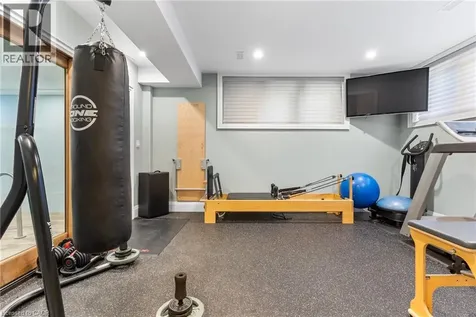 44 Pioneer Ridge Drive Kitchener ON N2P 0G6