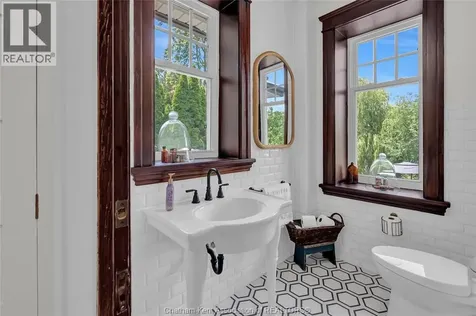 411 King Street West Chatham ON N7M 1G3