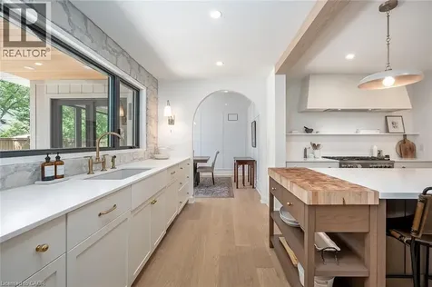 894 Condor Drive Burlington ON L7T 3A9