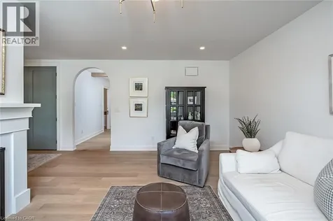 894 Condor Drive Burlington ON L7T 3A9