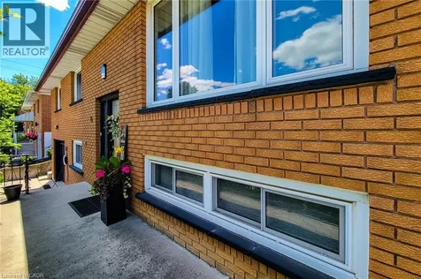 12 Maitland Avenue Hamilton ON L9A 3J3