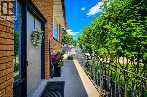 12 Maitland Avenue Hamilton ON L9A 3J3