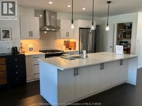 1024 Copeland Windsor ON N8P 0C3
