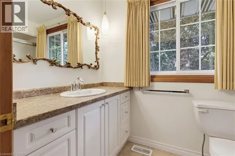 258 Camelot Drive Burlington ON L7L 2G1