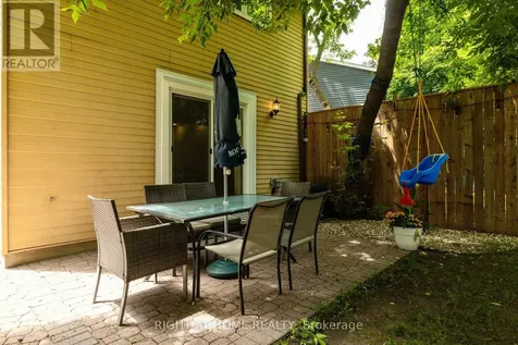 30 Berkshire Way Ottawa ON K2J 2B2