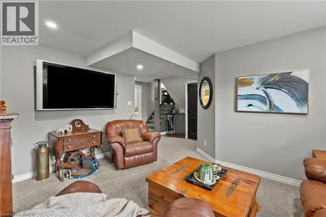 8 Bendamere Drive Grimsby ON L3M 2N3