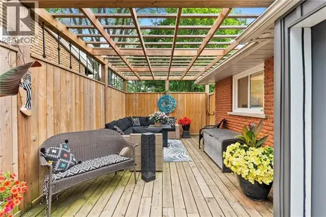 8 Bendamere Drive Grimsby ON L3M 2N3