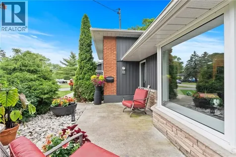8 Bendamere Drive Grimsby ON L3M 2N3