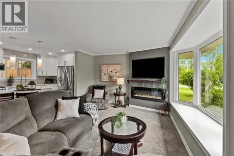 8 Bendamere Drive Grimsby ON L3M 2N3