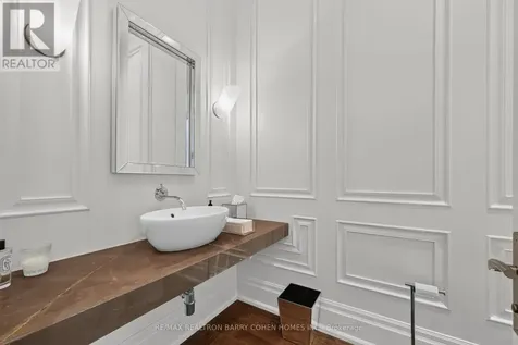 20B Woodlawn Avenue West Toronto (yonge-st. Clair) ON M4V 1G7
