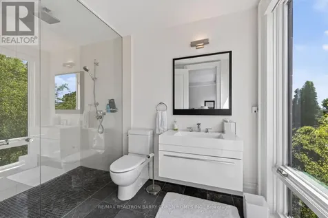 20B Woodlawn Avenue West Toronto (yonge-st. Clair) ON M4V 1G7