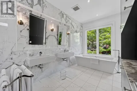 20B Woodlawn Avenue West Toronto (yonge-st. Clair) ON M4V 1G7