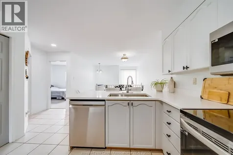 1425 Mickaila Crescent Tecumseh ON N8N 4Z2