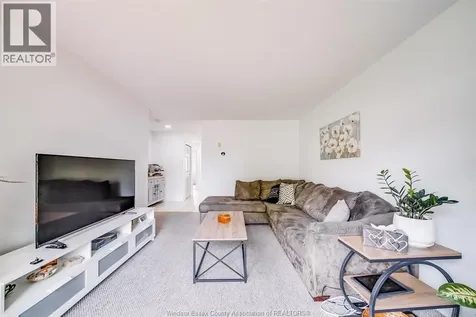 1425 Mickaila Crescent Tecumseh ON N8N 4Z2