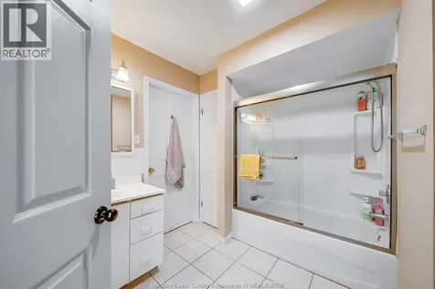 1425 Mickaila Crescent Tecumseh ON N8N 4Z2