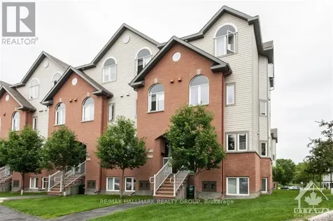 49 Jardin Private Ottawa ON K1K 2V8