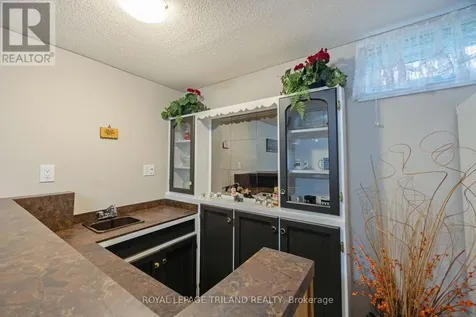 31 Neal Avenue St. Thomas ON N5R 6B5