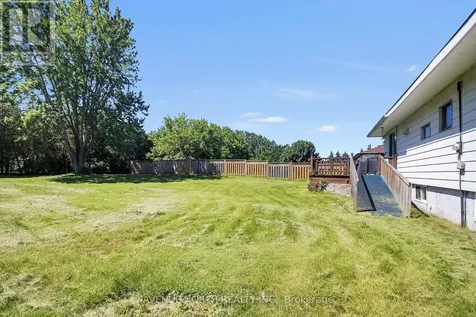 6898 Mitch Owens Road Ottawa ON K4P 1C5