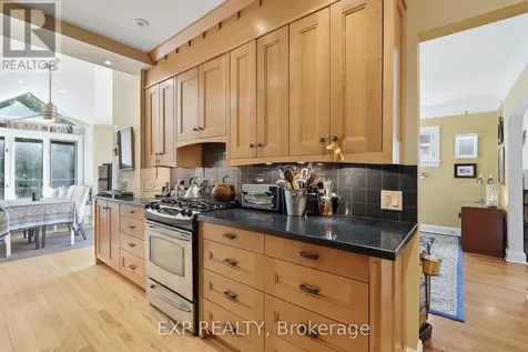 421 Hamilton Avenue South Ottawa ON K1Y 1E2