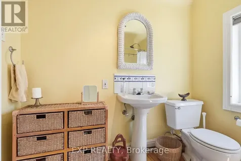 421 Hamilton Avenue South Ottawa ON K1Y 1E2