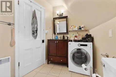 86 Fourth Avenue Ottawa ON K1S 2L2