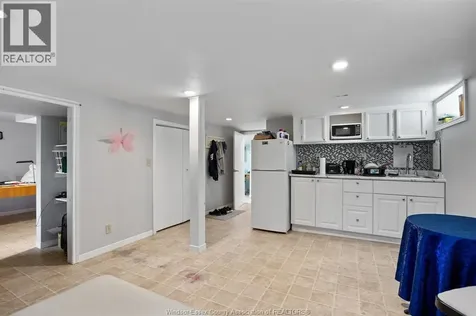 2720 Academy Windsor ON N9E 2G8