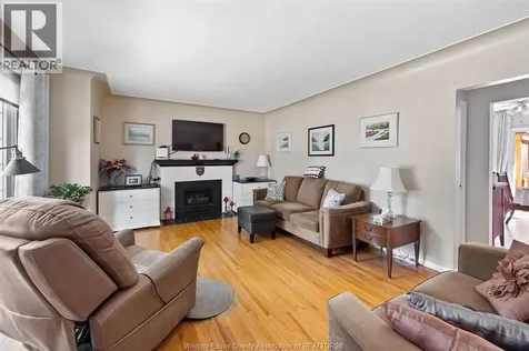 2720 Academy Windsor ON N9E 2G8