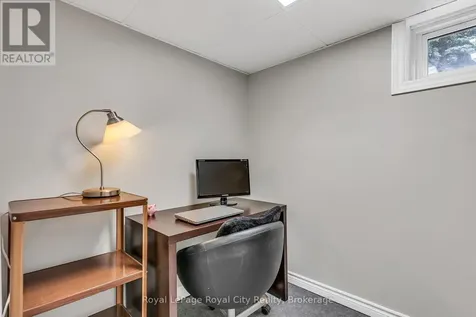 56 Winston Crescent Guelph (st. George's) ON N1E 2K2