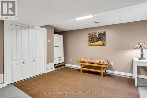 56 Winston Crescent Guelph (st. George's) ON N1E 2K2