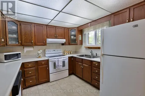 1 Lindale Avenue Tiny ON L9M 0J2