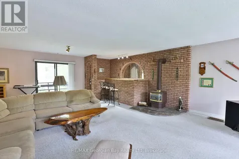 1 Lindale Avenue Tiny ON L9M 0J2