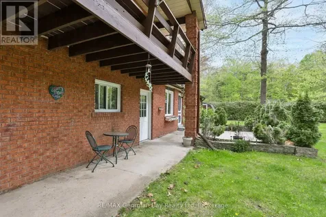 1 Lindale Avenue Tiny ON L9M 0J2