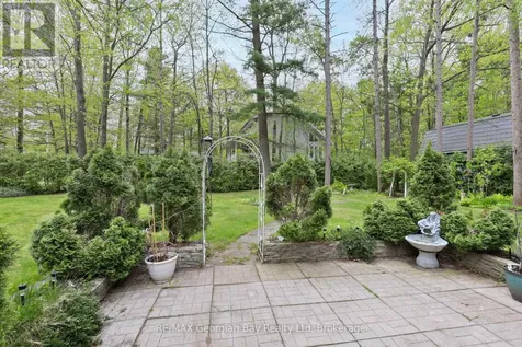 1 Lindale Avenue Tiny ON L9M 0J2