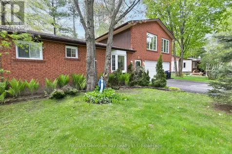 1 Lindale Avenue Tiny ON L9M 0J2