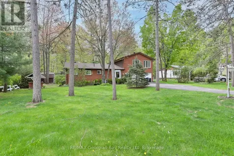 1 Lindale Avenue Tiny ON L9M 0J2