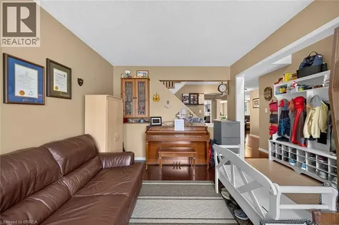 12 Barrett Avenue Brantford ON N3S 0B2