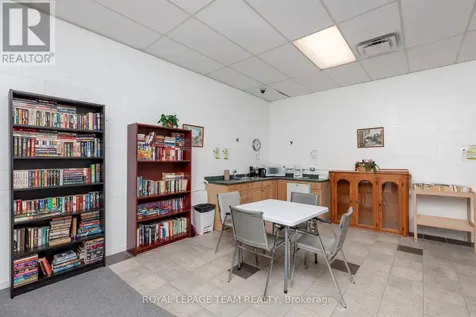 2020 Jasmine Crescent Ottawa ON K1J 8K5